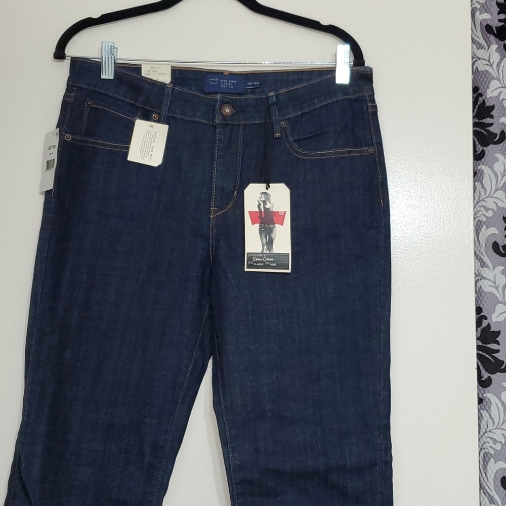 Women's Levi Jeans